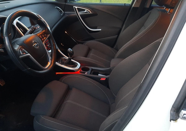 Opel Astra cena 23500 przebieg: 197200, rok produkcji 2011 z Gliwice małe 56